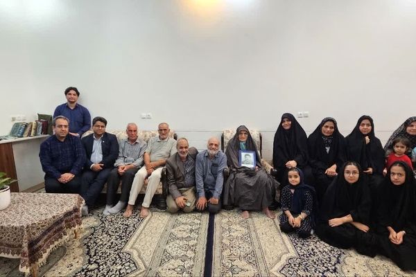 ادای احترام خبرنگاران پانا به مقام شهید جلال اقبال در چهل وششمین دیدار با خانواده شهدا