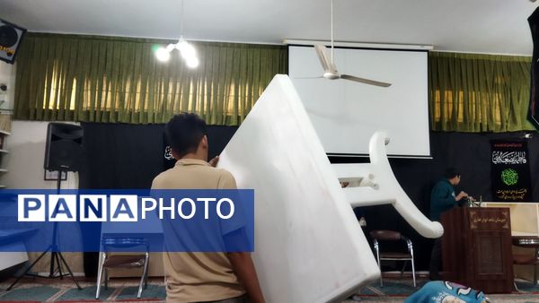 آماده‌سازی نمازخانه دبیرستان شاهد برای استقبال از شهید گمنام