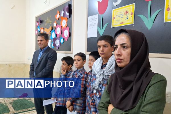 آرزوی فرج و سلامتی صاحب الزمان (عج) با دست‌های کوچک دانش‌آموزان شیرازی