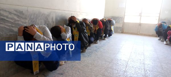 مانور زلزله در مدرسه امام خمینی (ره) منطقه بیرانوند