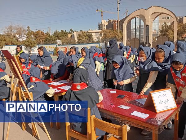 انتخابات شورای دانش آموزی در دبستان آرمینه مصلی نژاد ناحیه ۶ 