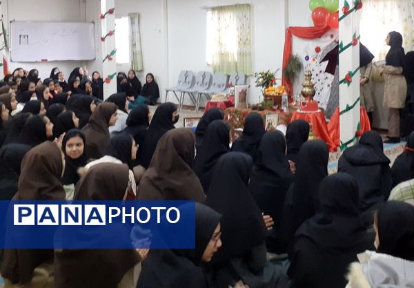 مدرسه نمونه سردار شهید محمدی پور خلیل آباد میزبان شادی یلدا 