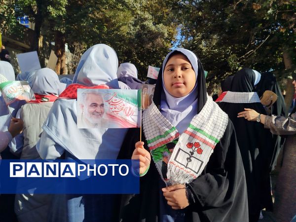 راهپیمایی 13 آبان با حضور حداکثری دانش آموزان در شهرستان نیشابور 