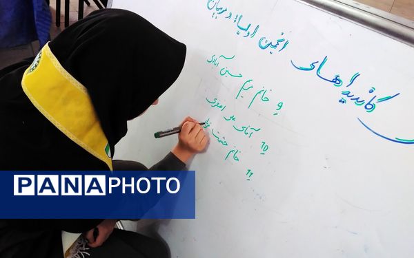 انتخابات انجمن اولیاء و مربیان در دبیرستان نمونه اندیشه شهرستان کاشمر