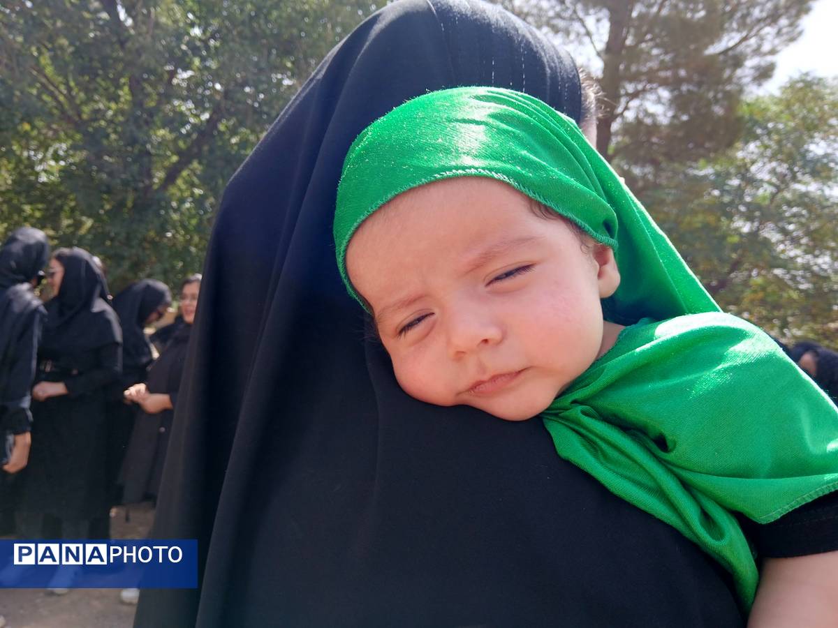 حضور پررنگ کودکان و نوجوانان روستای نقاب در همایش بزرگ عاشورای حسینی