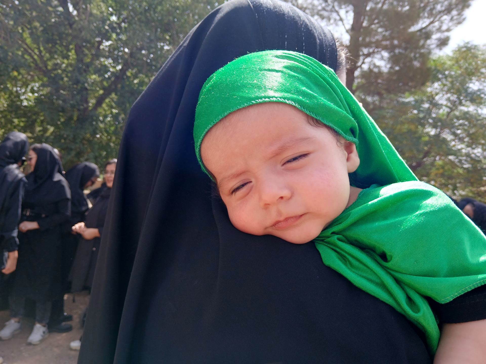 حضور پررنگ کودکان و نوجوانان روستای نقاب در همایش بزرگ عاشورای حسینی