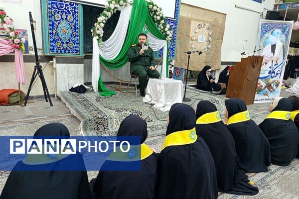 اعتکاف دانش‌آموزی رباط‌کریم با پرچم‌گردانی حضرت ابوالفضل(ع)