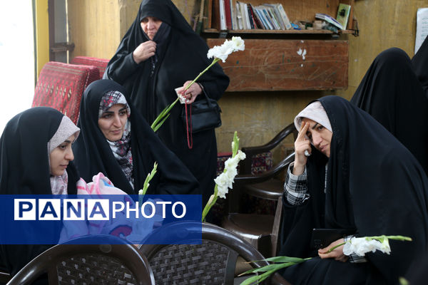 گلباران مزار شهدای گمنام قم در ایام الله دهه فجر