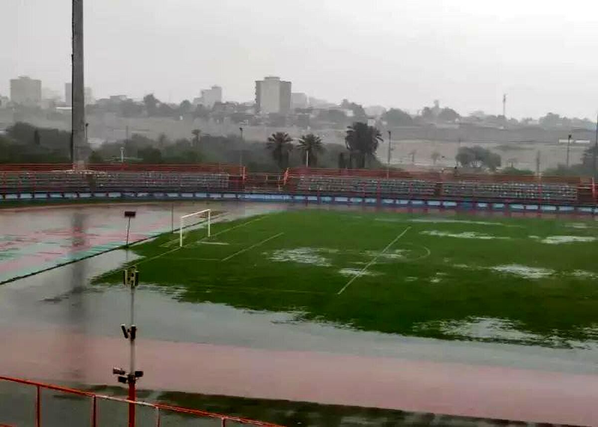 میزبانی از استقلال در دریاچه ورزشگاه فولاد هرمزگان!/ محل برگزاری این دیدار تغییر می‌کند؟