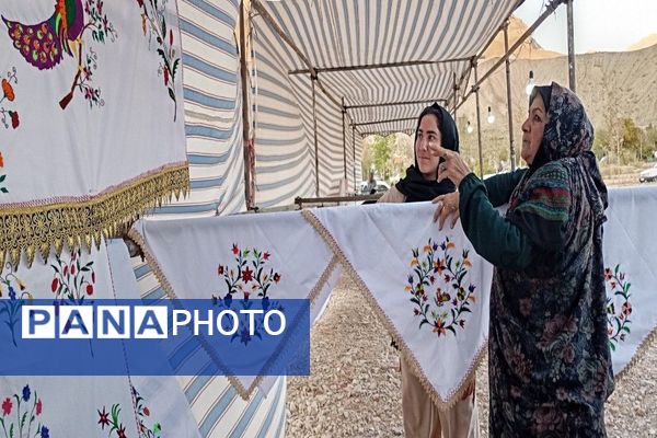 نمایشگاه محصولات بومی محلی و صنایع دستی در شهر بارنیشابور
