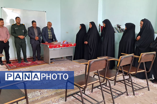 آیین تجلیل از معلمان مدارس ایزدخواست