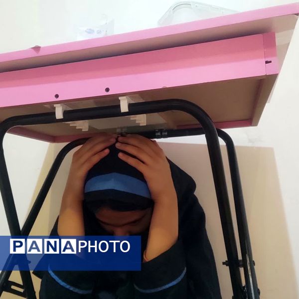 به صدا درآمدن آژیر مانور زلزله در کلاس‌های مجازی دبیرستان شهید همت