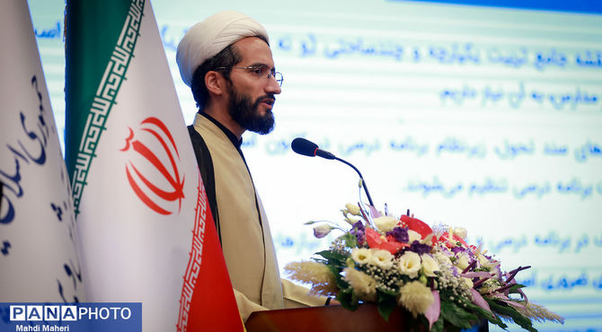 آماده‌سازی بسته‌های تربیت و یادگیری و راهنمای عمل برنامه درسی برای دوره‌های ابتدایی و متوسطه در سال تحصیلی جدید / ارائه بسته ویژه تربیت و یادگیری «جنگ تحمیلی 12 روزه» به دانش‌آموزان 