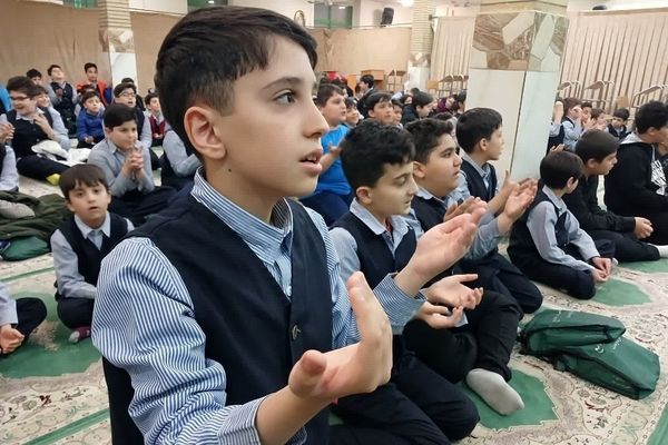 سفره افطار در دبستان شاهد بهنام محمدی ناحیه 2 کرج 