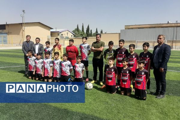 آیین افتتاح زمین‌های چمن مصنوعی آموزش و پرورش ناحیه ۳شیراز 