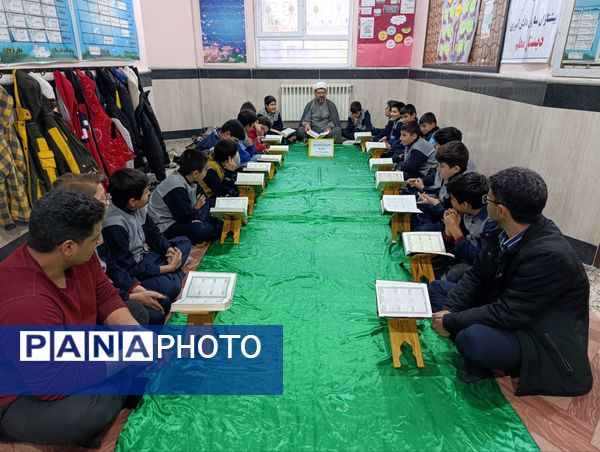 برگزاری نماز جماعت و محفل انس با قرآن در دبستان معلم 2 آشخانه 