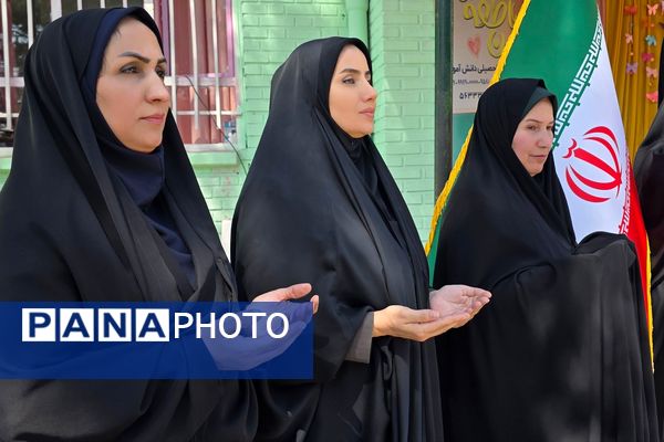 جشن عاطفه‌ها؛ لبریز از مهربانی در دبستان دخترانه قدر بهارستان ۲