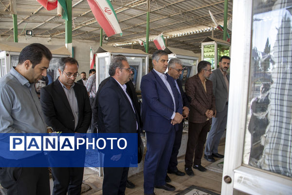 استاندار مرکزی در محلات؛ تجدید میثاق با شهدا و افتتاح ۸۳۴ میلیارد ریال پروژه عمرانی در هفته دولت