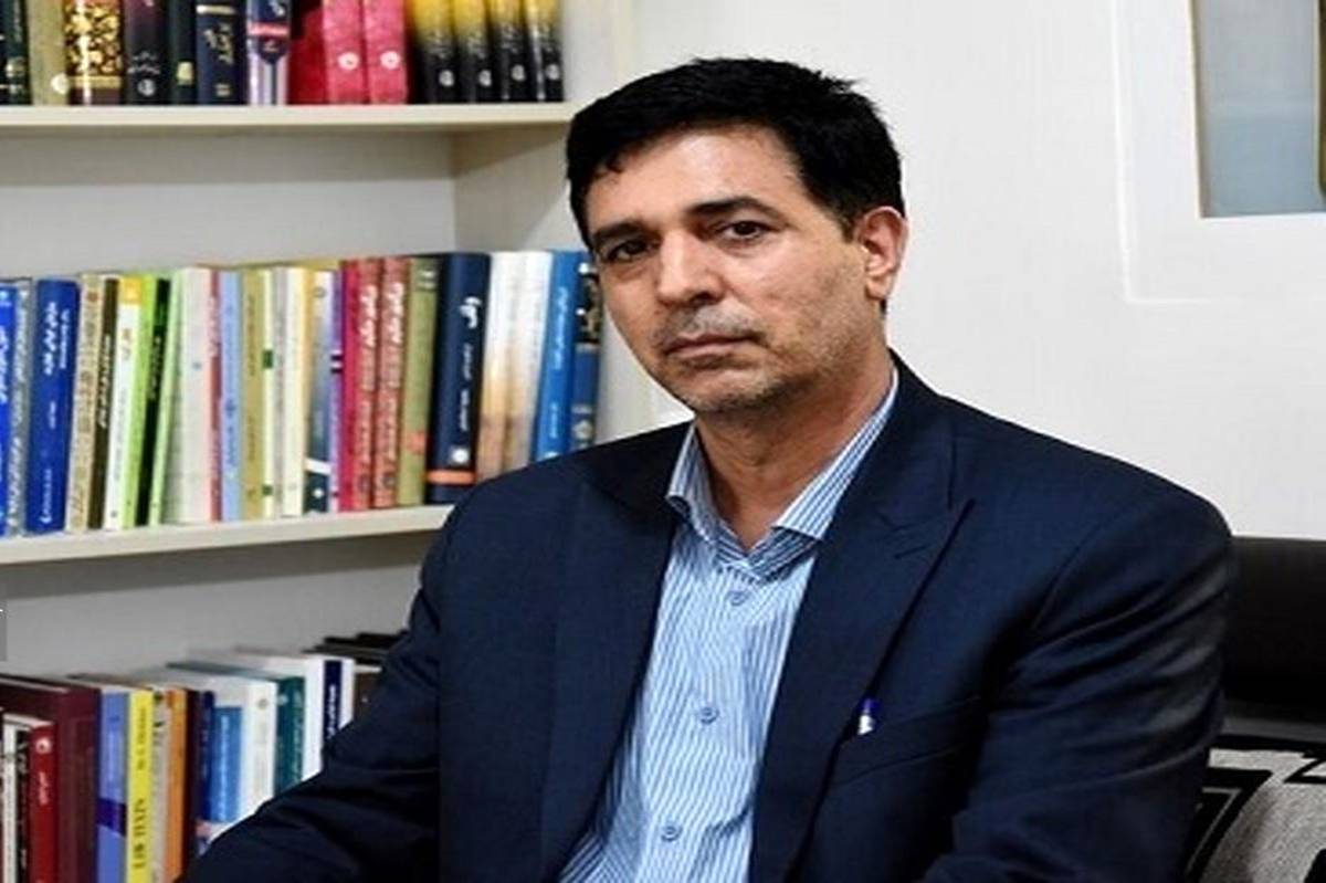 به تدریس شاهنامه در مدارس توجه شود