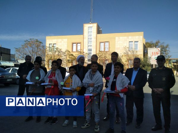 مراسم تجلیل از دانش‌آموزان شهرستان خلیل آباد با کسب رتبه در لیگ علمی پایا