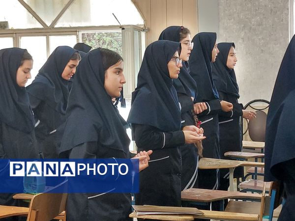 جشن ولادت امام حسن عسکری(ع) در دبیرستان شاهد شهید کلانتری ناحیه 1 کرج 