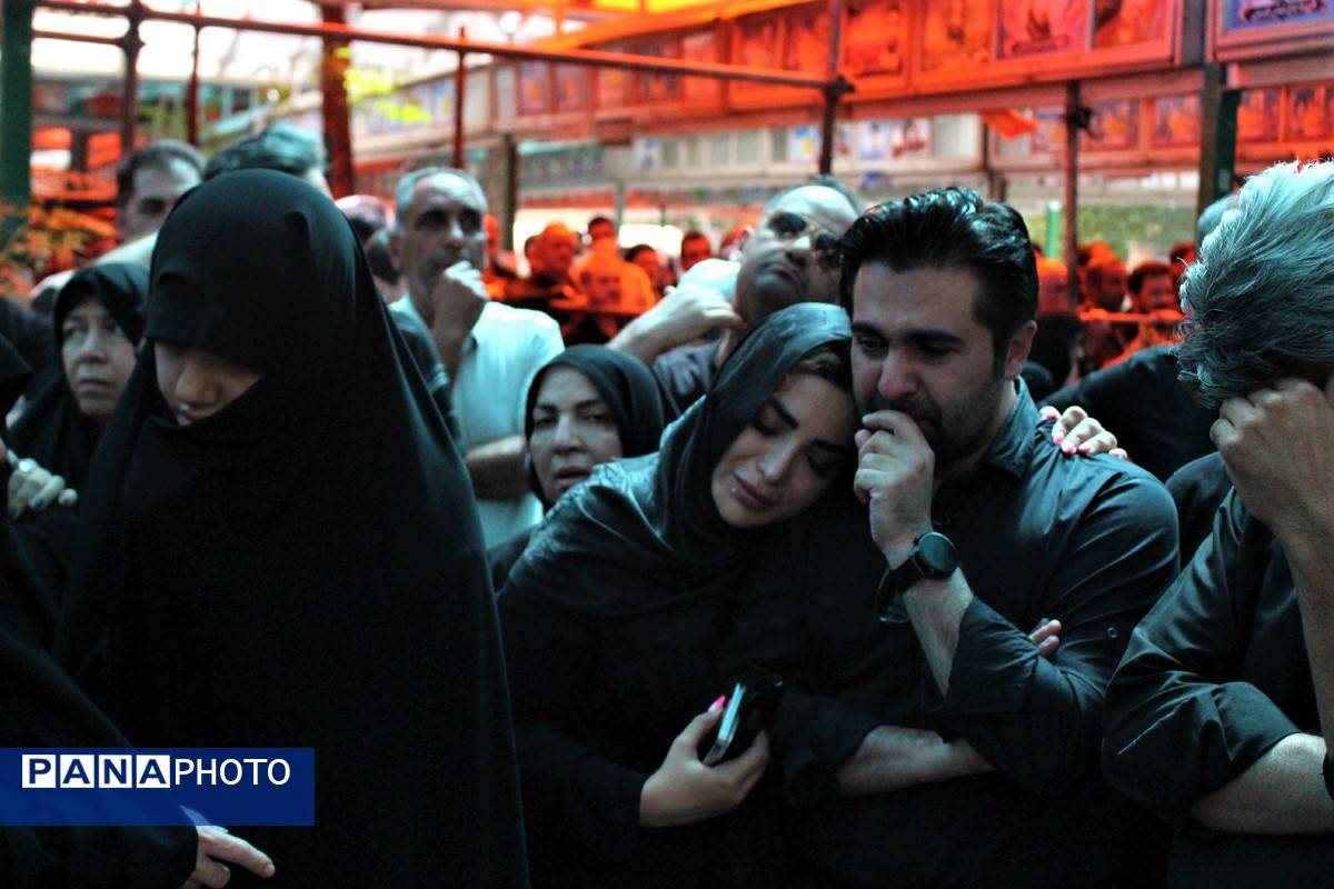 جلوههای حزن و خشم در مراسم تشییع شهدا