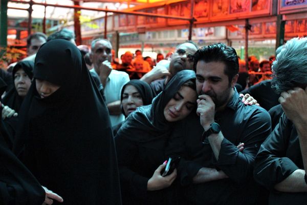 جلوه‌های حزن و خشم در مراسم تشییع شهدا