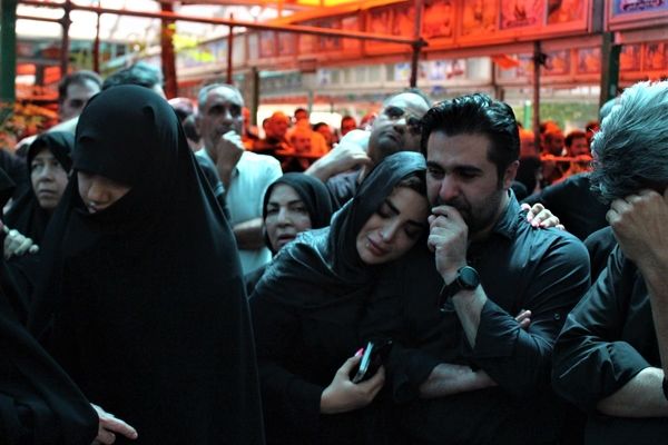 جلوه‌های حزن و خشم در مراسم تشییع شهدا