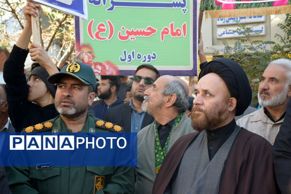 حماسه حضور نوجوانان تربت‌حیدریه در روز دانش‌آموز