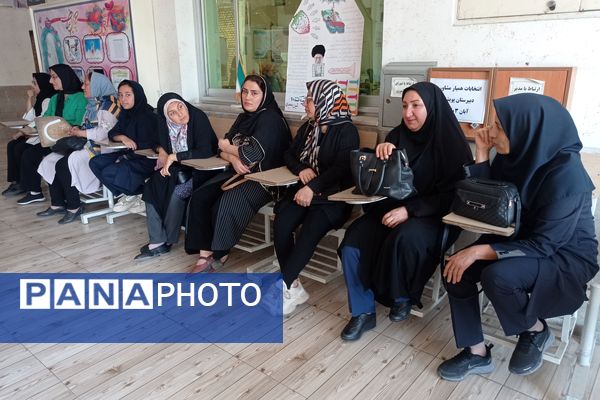 جلسه دیدار معلمان و اولیا در آموزشگاه پویش ناحیه ۳شیراز 