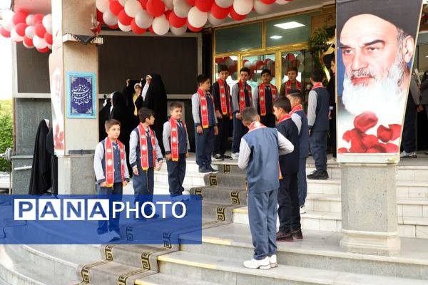 گرامیداشت هفته معلم با حضور دانش‌آموزان پیشتاز آذربایجان شرقی