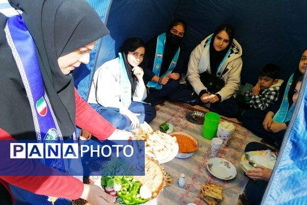 جشن انقلاب در دبیرستان حضرت فاطمه (س) و هنرستان عفاف، شهر تیتکانلو