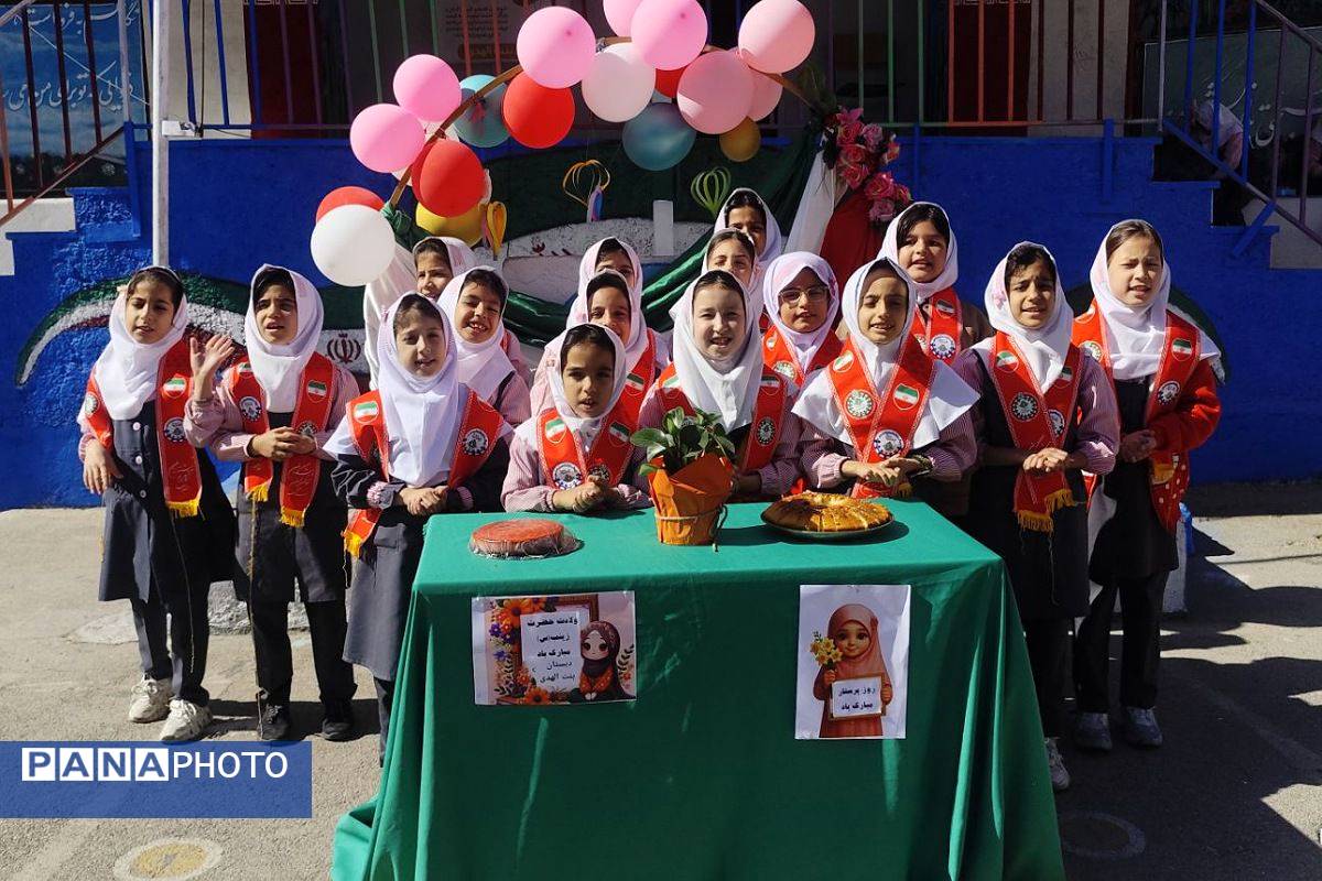 جشن سپیدپوشان مهربانی در مدرسه «بنت الهدی» شهرستان فیروزکوه به مناسبت روز پرستار و ولادت حضرت زینب(س)