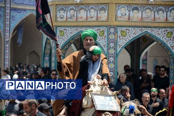 عزاداری ظهر عاشورا در شهر بافران 