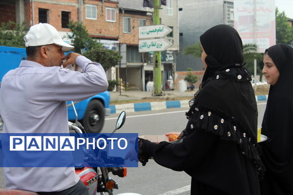 میزبانی دانش‌آموزان گلوگاهی از مسافران و زائران رضوی 