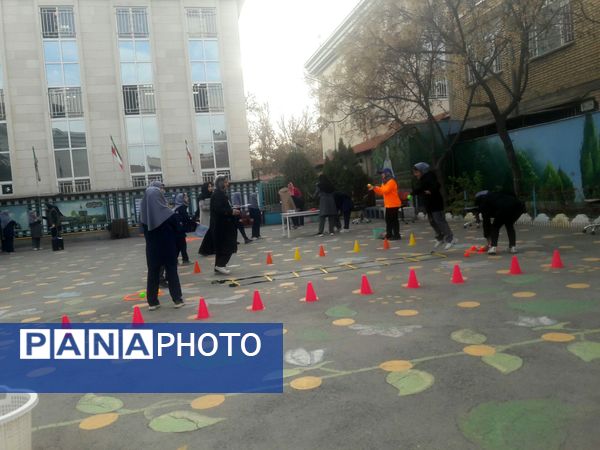 مسابقه جذاب مادر و دختر در دبستان مصلی نژاد حضرت زینب(س)