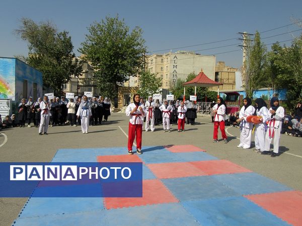  افتتاحیه المپیاد درون مدرسه‌ای دبیرستان هیأت امنایی حضرت معصومه (س) ناحیه 4 کرج