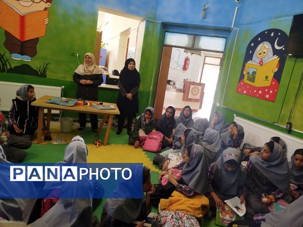 بازدید دانش‌آموزان دبستان ثنایی نوخندان از کتابخانه میرنیا 