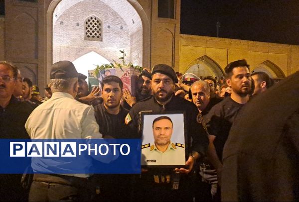 مراسم وداع با شهید امنیت هادی میرآبادی در مسجد جامع شهرستان نیشابور 