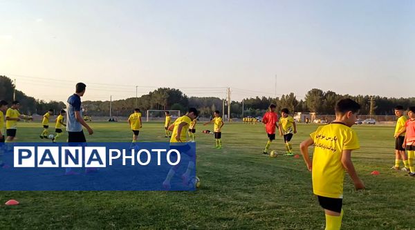 راه اندازی مدرسه فوتبال پسران باشگاه پر سیمرغ شهر حبیب آباد
