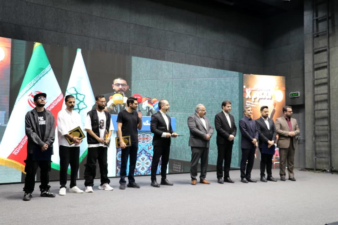 اقتصاد مقاومتی آگاهی اقتصادی، خوداتکایی اقتصادی و مالکیت جمعی را به همراه دارد.