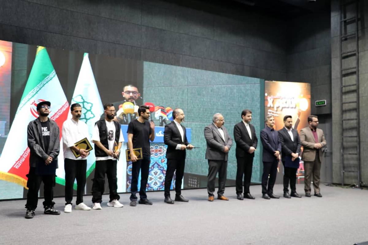 اقتصاد مقاومتی آگاهی اقتصادی، خوداتکایی اقتصادی و مالکیت جمعی را به همراه دارد.