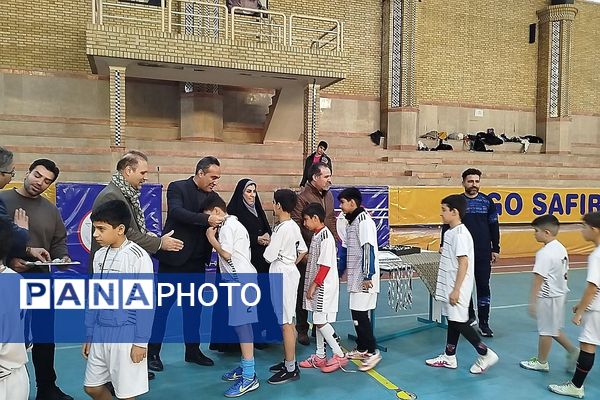 حضور دانش‌آموزان ابتدایی ناحیه دو شهرری در مسابقات فوتسال