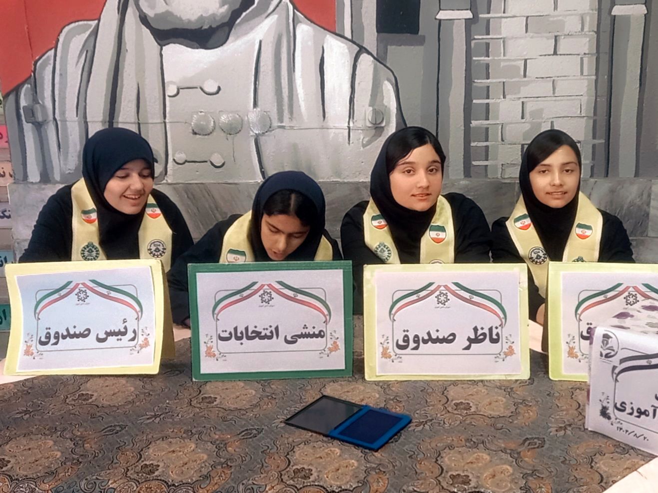 انتخابات شورای دانش آموزی در دبیرستان دخترانه انیس خوش قدم