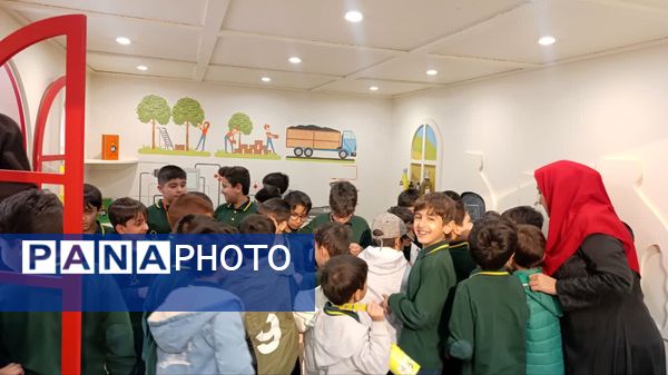 بازدید دانشآموزان دبستان پسرانه حضرت جوادالائمه (ع) از مرکز استاندارد یزد