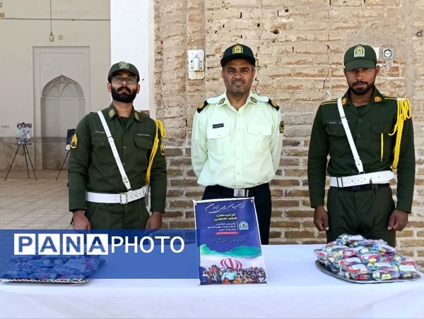 برپایی میز خدمات در مصلی نماز جمعه توسط نیروی انتظامی شهرستان خلیل اباد 