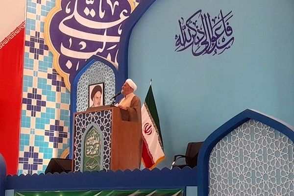 مسلمانان باید در برابر دشمنان متحد باشند