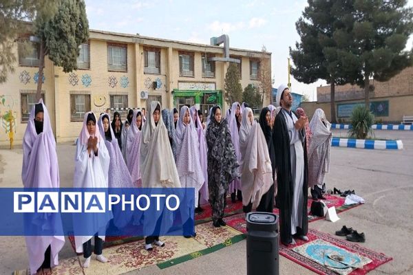 اقامه نماز باران در دبیرستان شهید مجید دهنوی نیشابور 