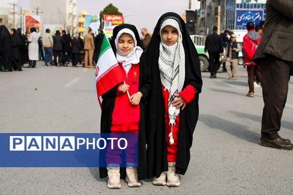 حضور حماسی کودکان و نوجوانان دورود در راهپیمایی 22 بهمن