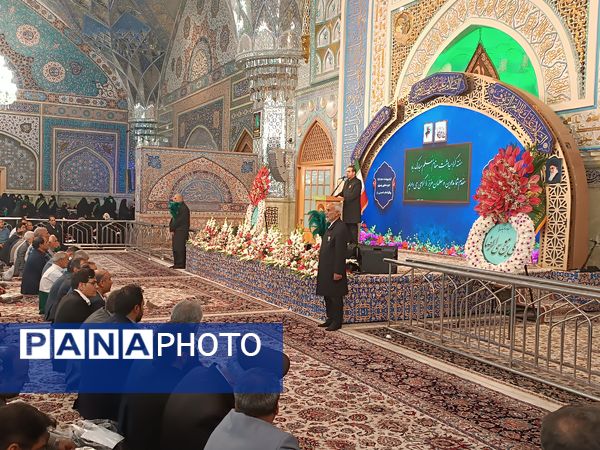 زیارت دسته جمعی معلمان در حریم قدس رضوی 